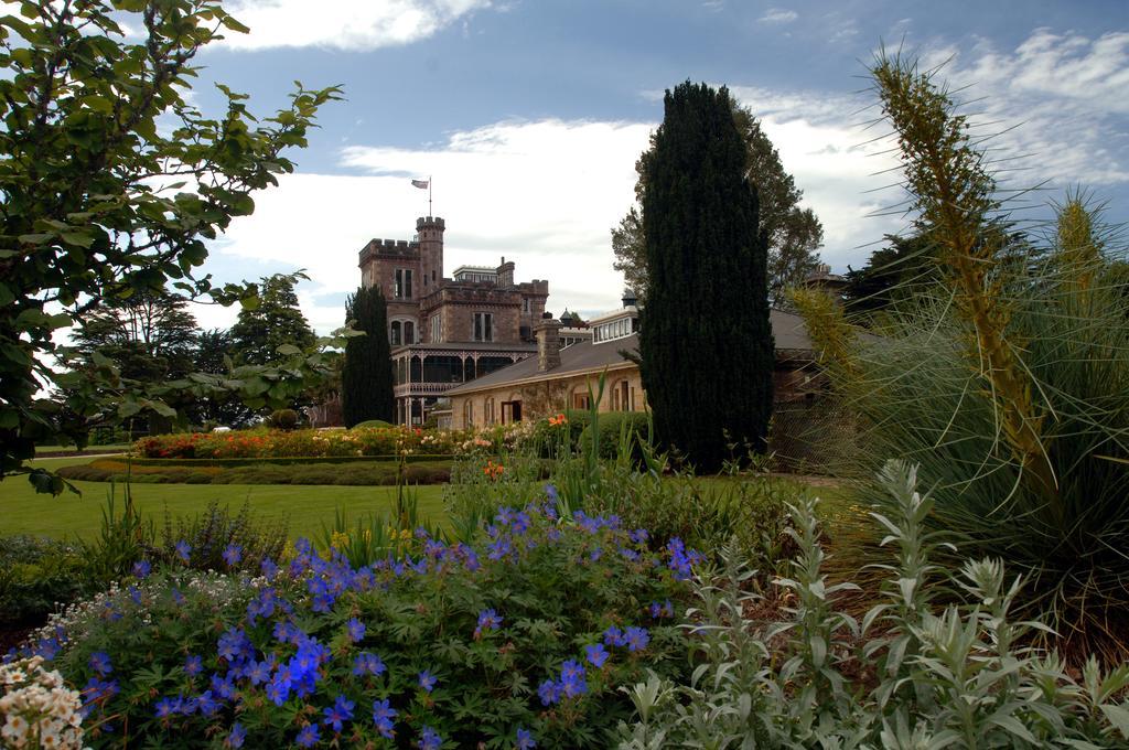 Larnach Lodge & Stable Stay Dunedin Exteriör bild